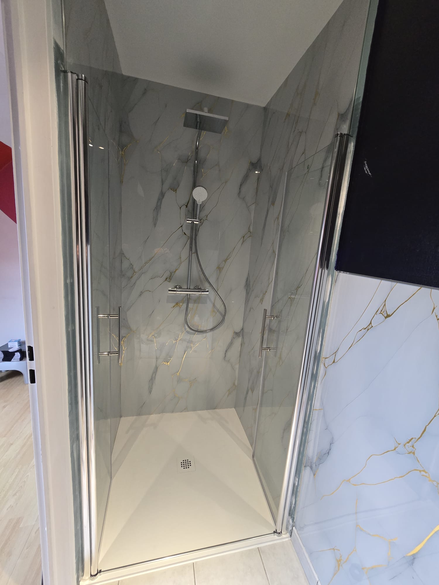 Aménagement douche italienne plain-pied PMR certifiée Handibat